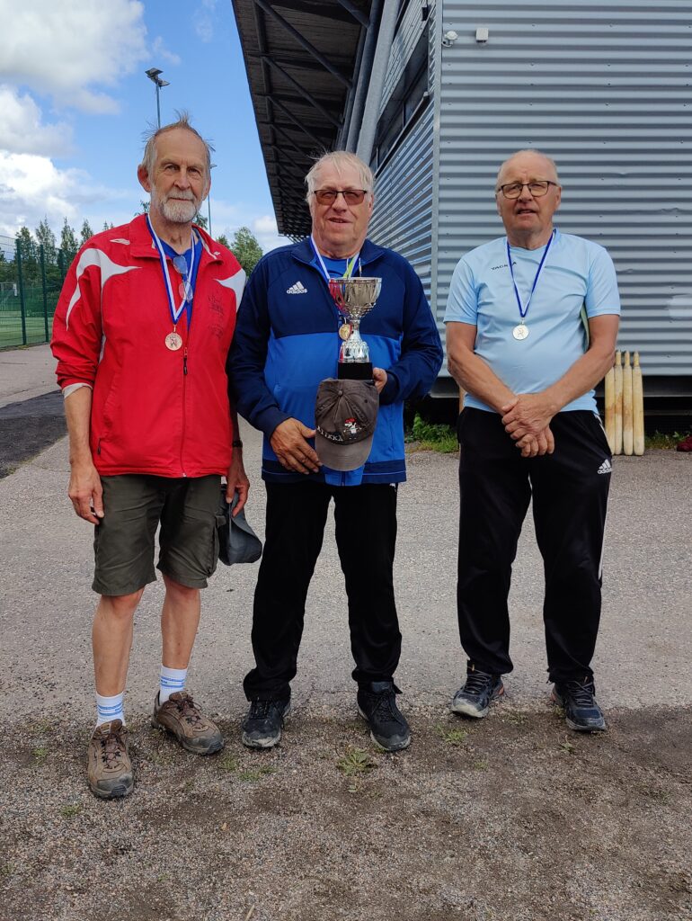 Miesten veteraanisarjan mitalistit:
1. Väinö Oksman
2. Kauko Rupponen
3. Pekka Pamilo